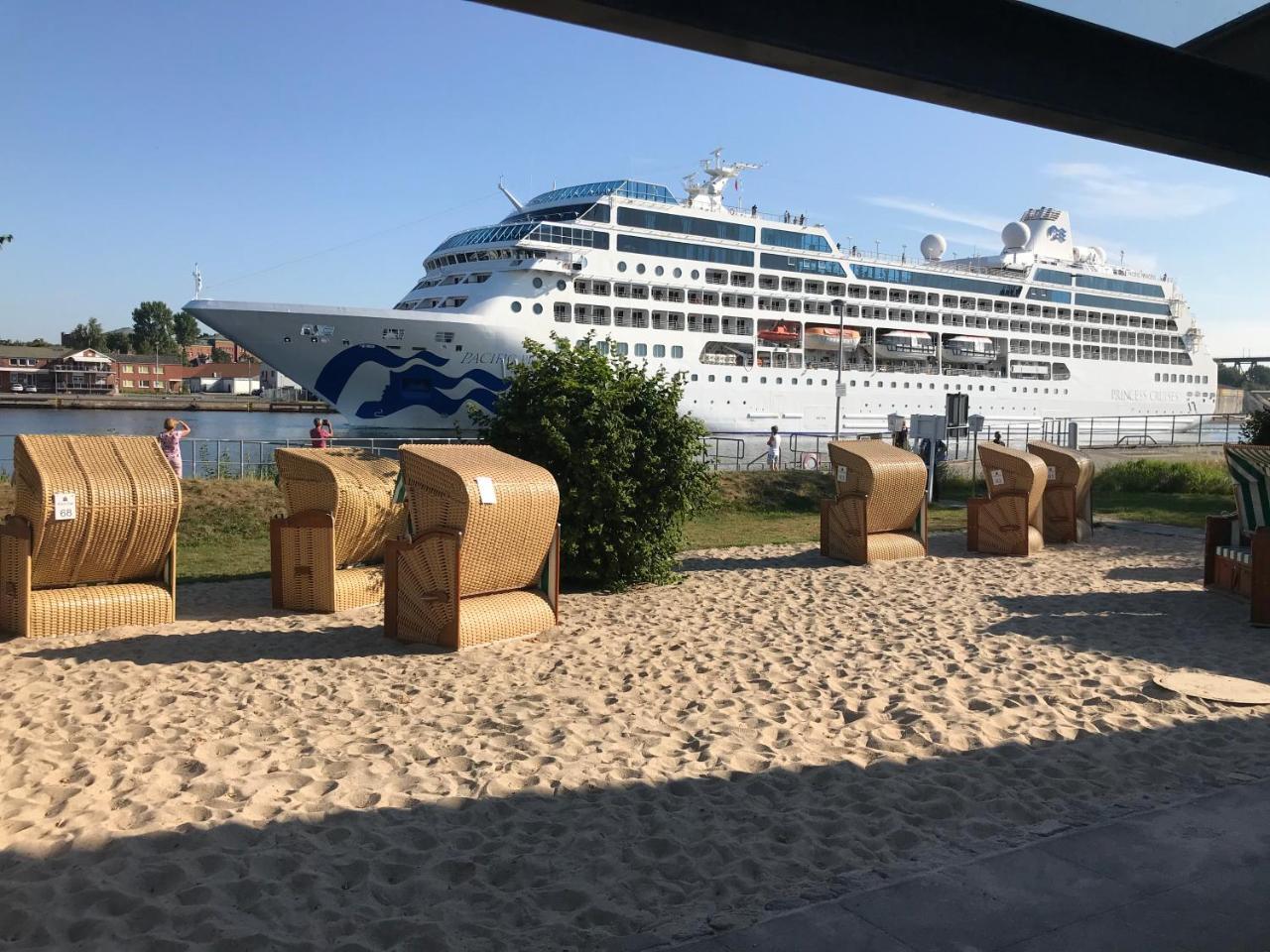 Kanal-Haus "Das Gaestehaus Direkt Am Nok" Osterrönfeld Esterno foto
